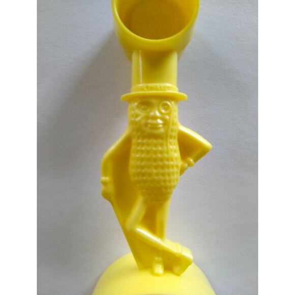 Mr Peanut Yellow Measuring Spoon Scoop 1950's Planters Peanuts Kitchenware - Picture 5 of 5